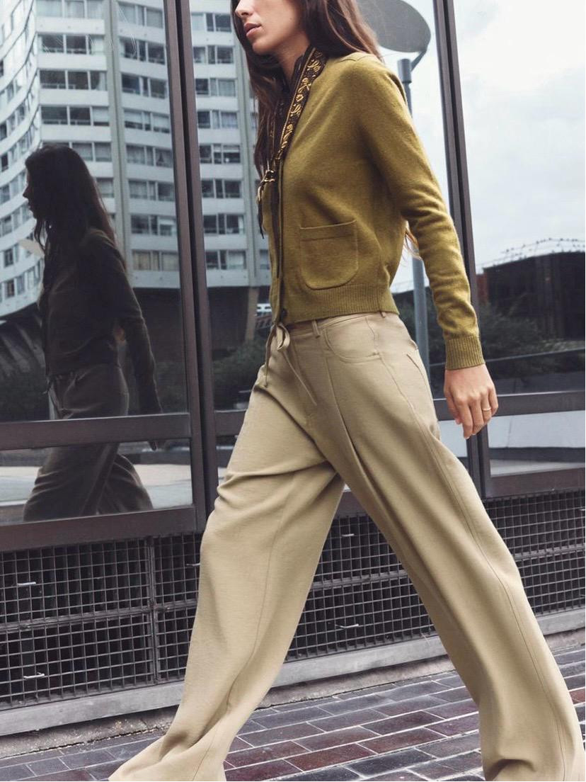 Pantalón de pinzas con lazo
