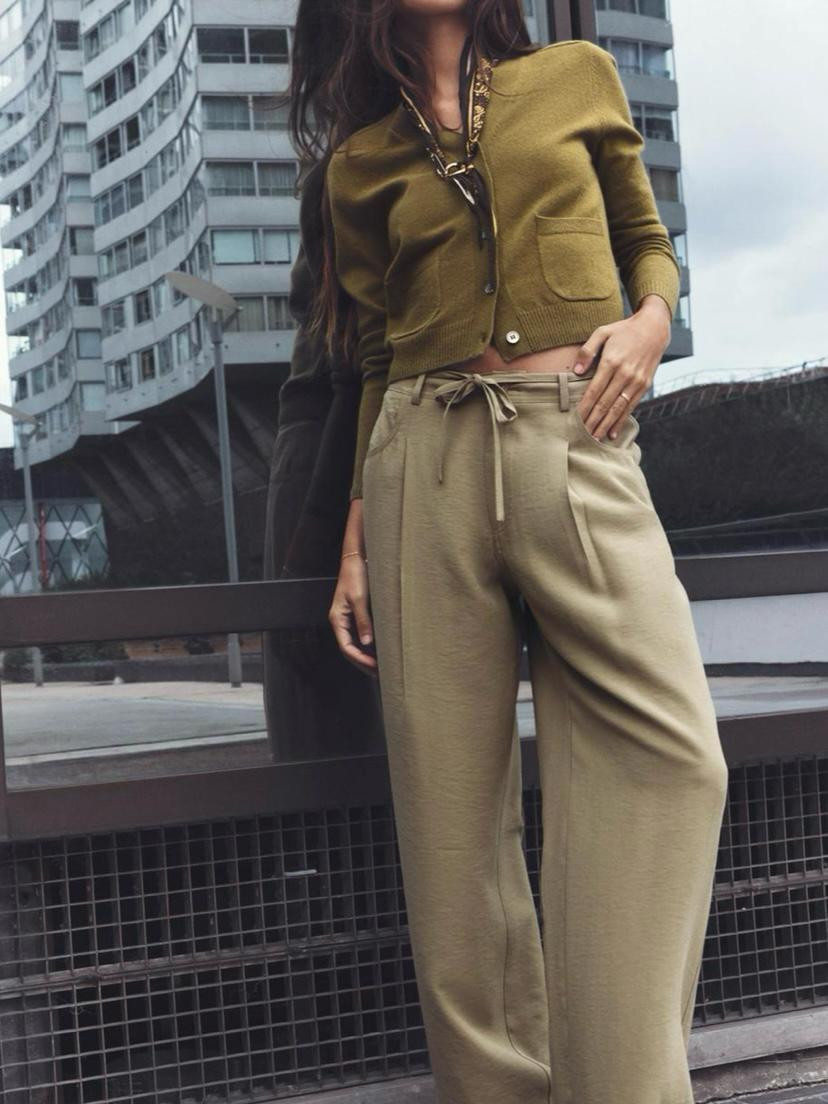 Pantalón de pinzas con lazo