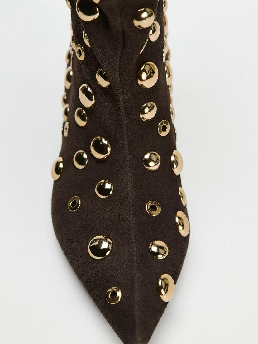 Botas color chocolate con tachuelas